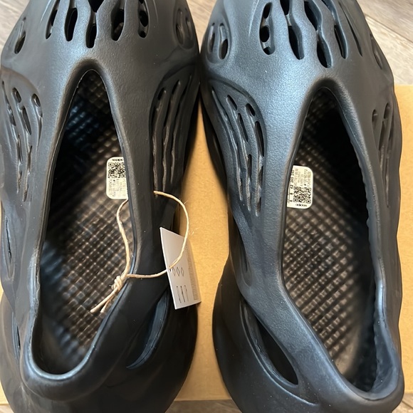 YEEZY FOAM RUNNER - Picture 5 of 9